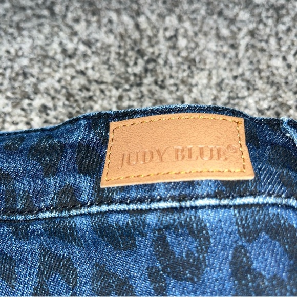 Judy Blue Women SZ 5/27 Animal Print Skinny Fit Raw hem Mid Rise Cheetah Jeans - Picture 11 of 11